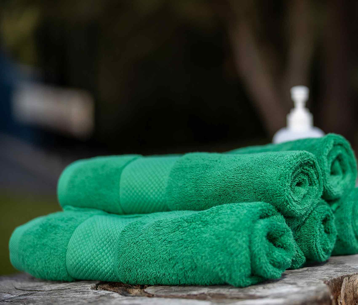 Elevate your guest bathroom with Ornamajo's emerald green hand towels, exuding luxury and hospitality for your visitors.