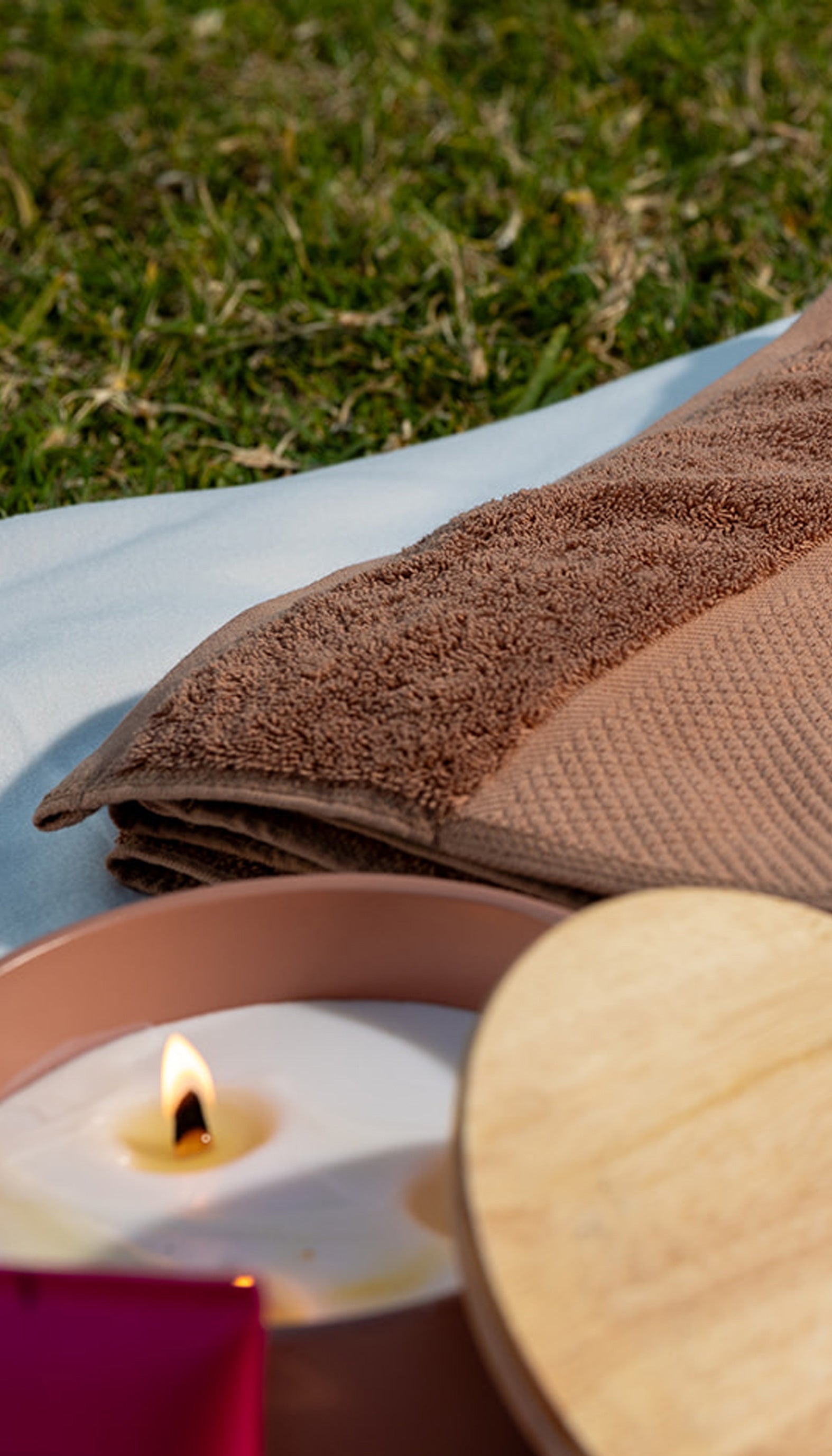 Experience luxurious comfort with Ornamajo towels, enhancing your sunbathing moments with plushness and style.